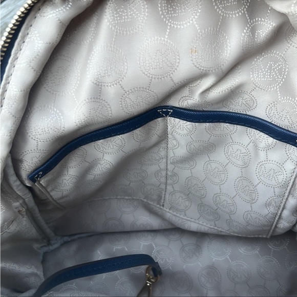 Michael kors backpack - Picture 9 of 11